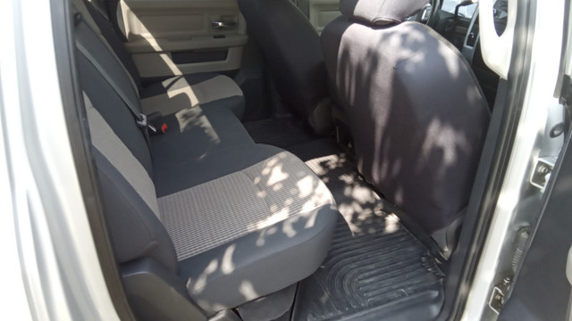 2010 Dodge Ram 1500 Crew Cab in Cars & Trucks in St. Albert - Image 4