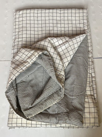 Pattern Design White Bedding Set. Queen Size. 