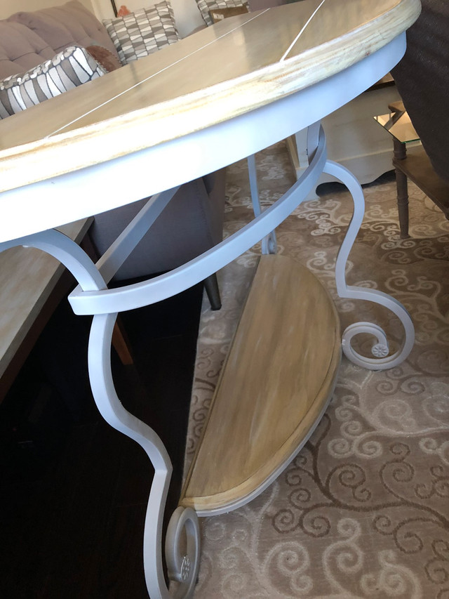 Accent table - Half moon entry / hallway table in Other Tables in Markham / York Region - Image 2