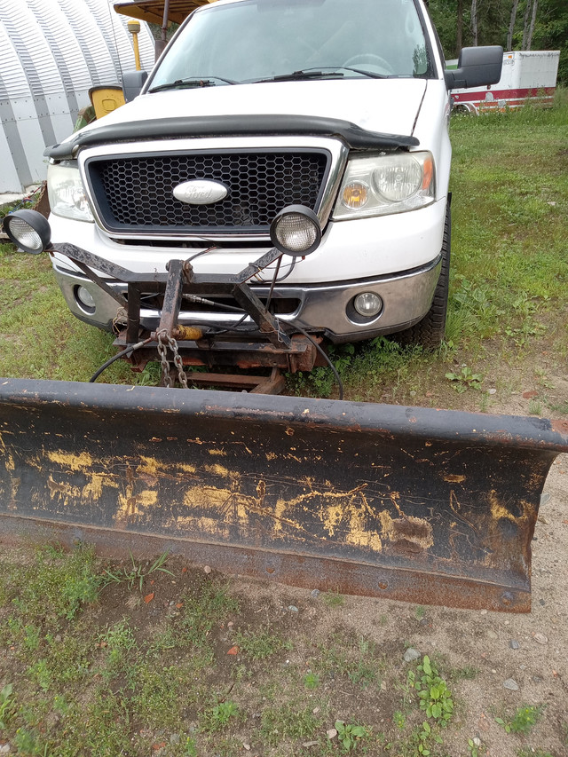 2006 Ford F150 5.4L 4x4 with hydraulic plow in Cars & Trucks in North Bay