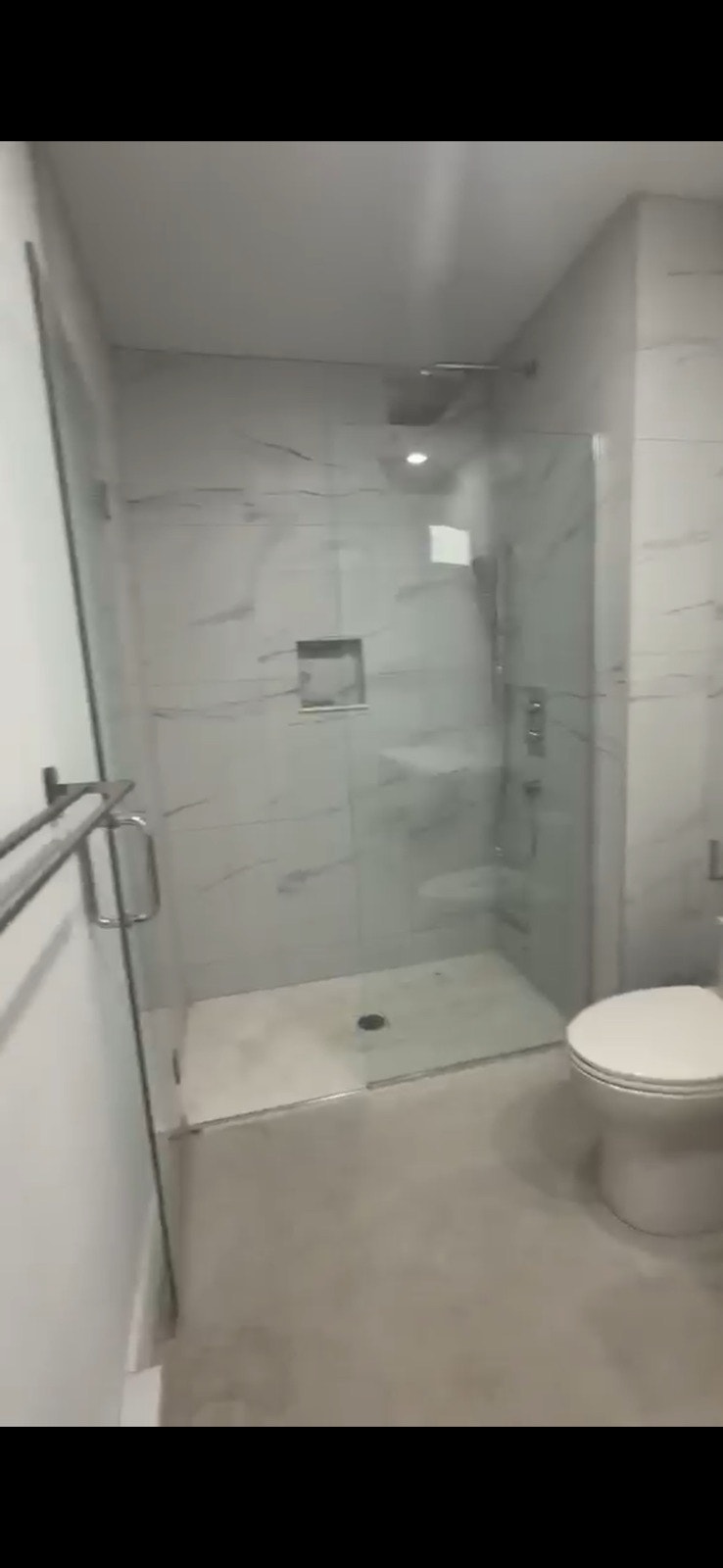 4 1/2 available in lasalle on Rue Airlie — photo 1