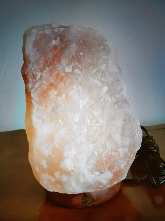 $26.00 Reduced from $45.00! Himalayan Salt Crystal Lamp in Indoor Lighting & Fans in Markham / York Region - Image 6