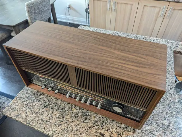 Grundig RF 260U Stereo FM/SW/AM Vintage Radio in Stereo Systems & Home Theatre in Markham / York Region - Image 8