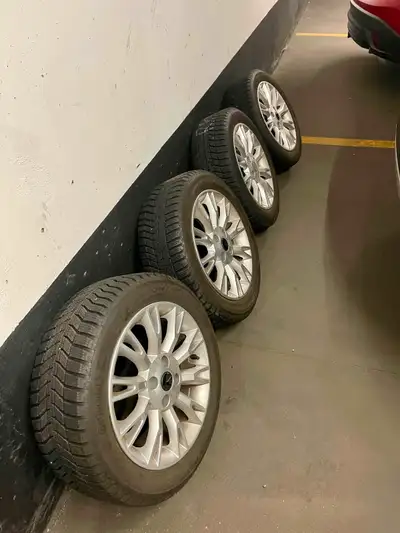 Complete Fiat 500 winter wheel & tire set – ready to bolt on. Tires: 4 × Continental WinterContact S...