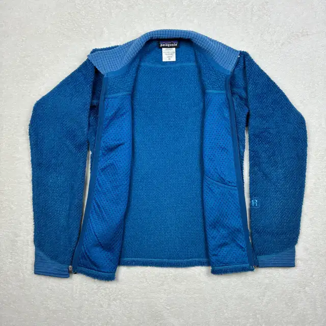 Patagonia R2 Regulator High-Loft Fleece Jacket - Women's Size XS in Women's - Tops & Outerwear in St. Albert - Image 4
