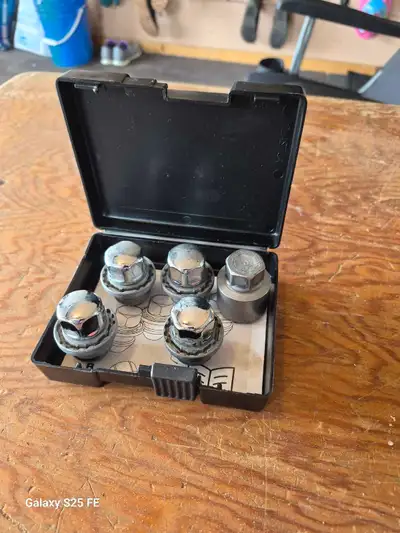 Lock nuts GM