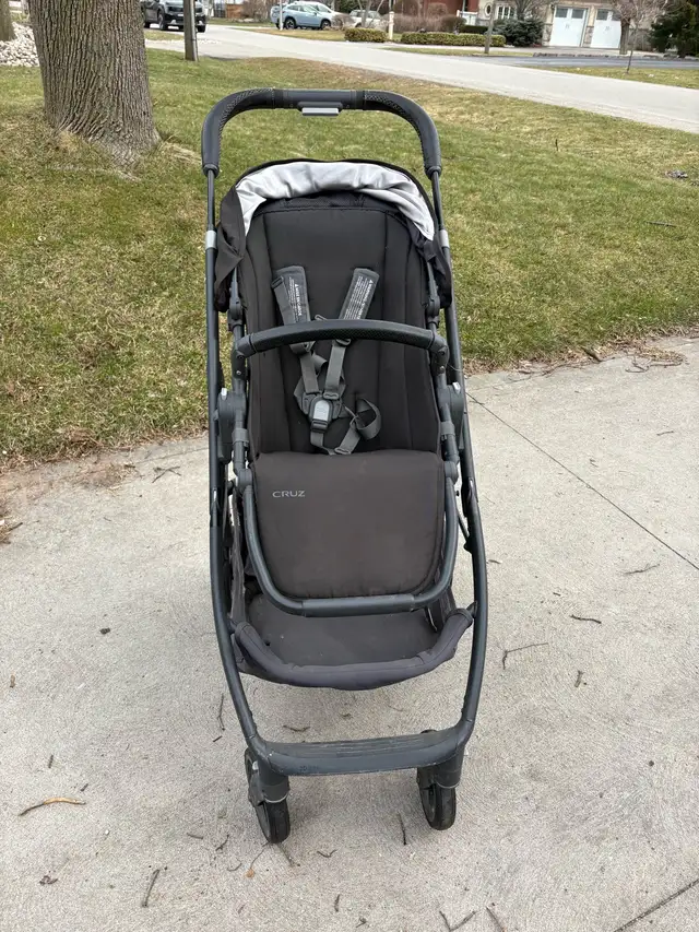 UPPAbaby Cruz stroller in Strollers, Carriers & Car Seats in Hamilton - Image 3
