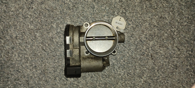 Un Bosch Throttle  Body pour Saab 9.3 V6 2.8T no.12574130 dans Moteur, Pièces de Moteur  à Sherbrooke - Image 4