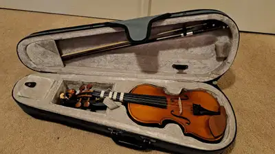 1/4 (18 1/2”) Size HuaDong Acoustic violin, four strings, with bow and Chin Rest. Made of rosewood,...