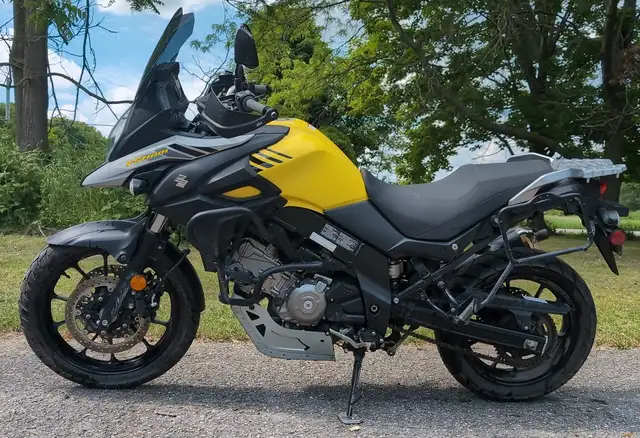 2017 Suzuki VStrom DL650, low km + extras in Sport Touring in City of Toronto - Image 7
