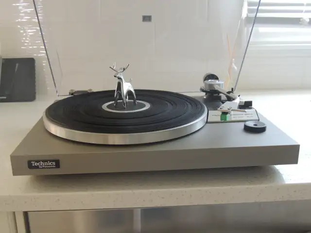 Technics SL-20 Manual Belt Turntable w/Audio Technica Cartridge in Stereo Systems & Home Theatre in Mississauga / Peel Region - Image 5