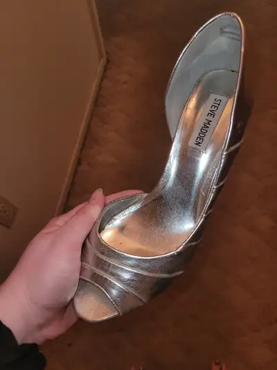 Size 8 Steve Madden heels, super cutesy design! Never worn, except for try on/walk around the house,...