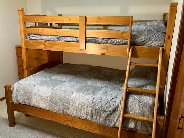Single over Double Solid Wood Bunk Bed in Beds & Mattresses in Peterborough - Image 4