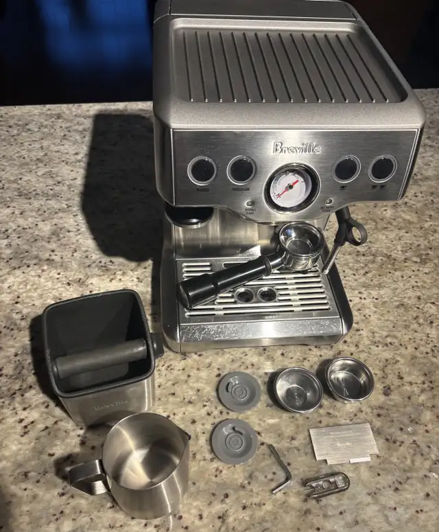 Breville Espresso Machine with Infuser (BES840XL) in Coffee Makers in Downtown-West End - Image 3