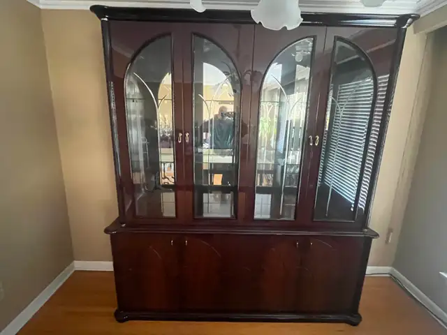 Italian Crafted Solid Cherry Wood Dinning Table Set with Hutch in Dining Tables & Sets in City of Toronto - Image 4
