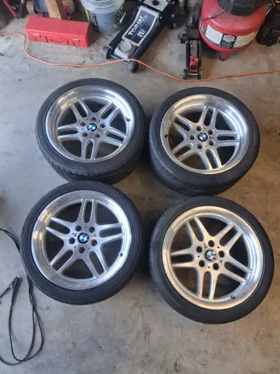 4 mags Bmw original M parallel 18" Bolt pattern 5x120 center bore 74.1 Avant 18x8j Et13 Arrière 18x9...