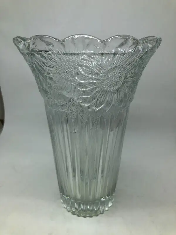 Pronto Luxury Glass vase 7.5 inches tall - NIB62863271930114122