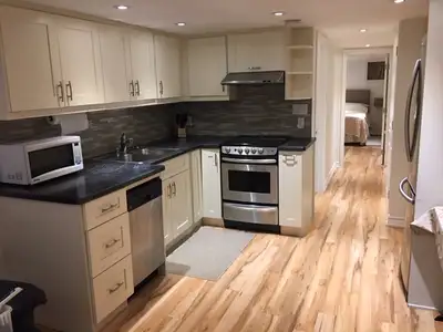 1-Br Basement Apt - Furnished - Davenport/Christie All Inclusive