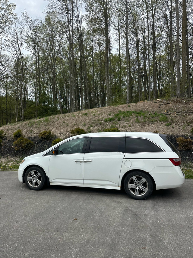 2011 Honda odyssey touring in Cars & Trucks in Barrie