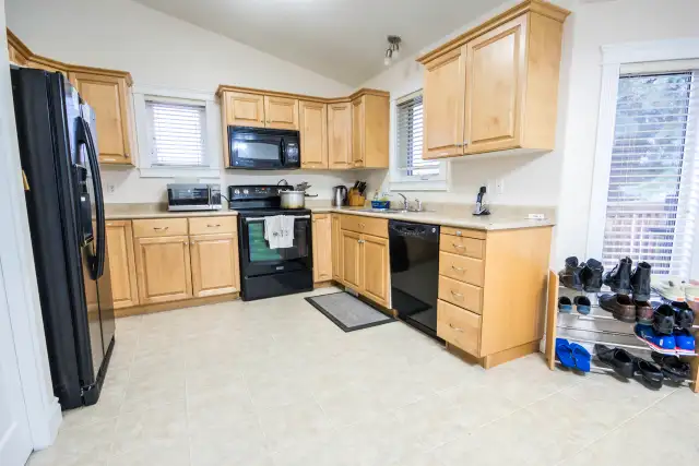 Main Floor 3-Bedroom Suite for Rent – Close to U of S63235016540801123