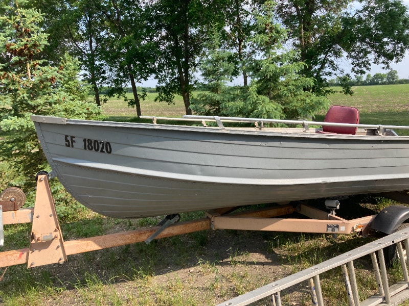 1970’s StarCraft 14’ aluminum boat with 20 hp Johnson, Wilcraft