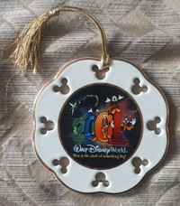 Collectible "2001 Walt Disney World" Christmas Ornament "Made in