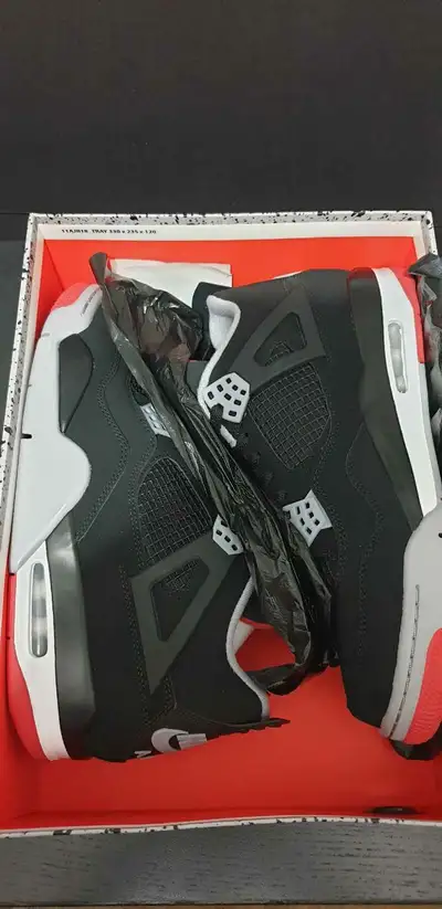 Air Jordan 4 bred (2019) Brand new Dead stock Size 10mens