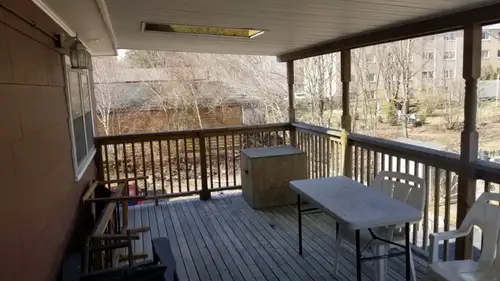 Top floor apartment in a 3-unit building