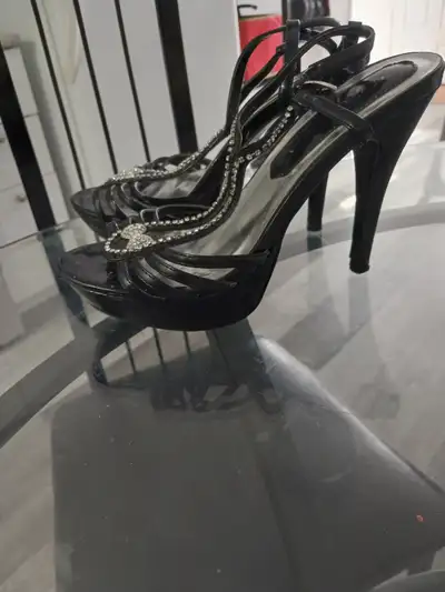 20 $$ soulier talon haut size 6, View more