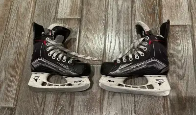 Kids / Youth Size 13D - Bauer Vapour Hockey Skates, View more