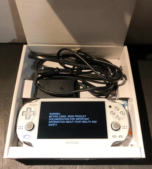 Sony PSVita PCH-1001 handheld Gaming Console - Vintage in Sony PSP & Vita in Mississauga / Peel Region - Image 5