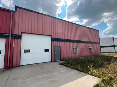 Aircraft / Airplane Hangar at Lloydminster Airport CYLL 3600 sq feet 17.5' x 55.5' bifold door RV do...