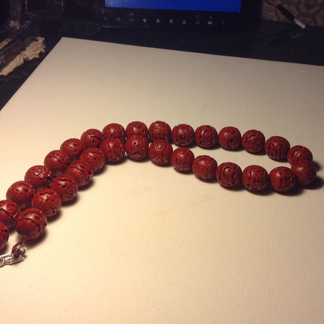 VINTAGE DECO CHINESE CARVED CINNABAR RED ROUND BEADS NECKLACE in Arts & Collectibles in Vancouver - Image 4