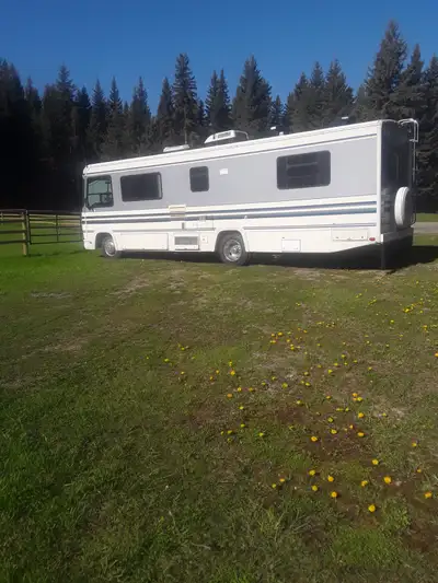 1993 Fleetwood Flair Class A Motorhome, new rubber roof, new tires, onboard gen set, new batteries,...