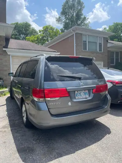 8 seater, Power doors, steering, windows. Car runs and drives, but it needs some work: right power d...