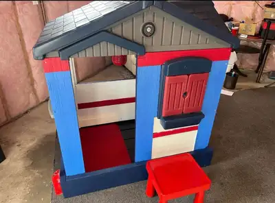 Very solid wooden playshed- redone to Jets theme. Freshly painted with added decorations with floor...