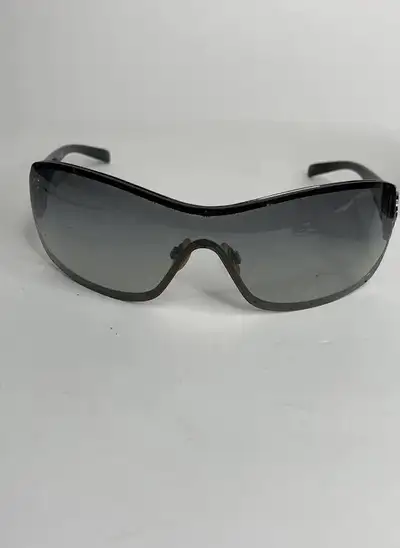 Elevate your style with these authentic Chanel 4164B sunglasses, featuring a sleek, shield-style des...
