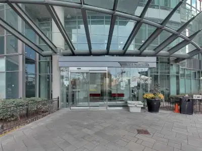 1br Luxury Condo on Front St W - Matrix @ Cityplace - 660 sq ft