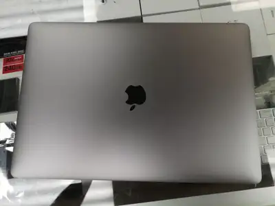 MacBook Pro (16-Pouces), View more