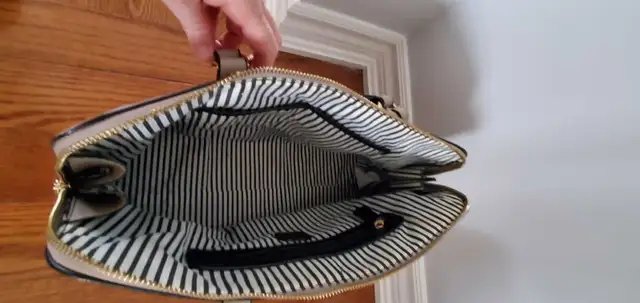 Beige Purse in Women's - Bags & Wallets in Barrie - Image 4