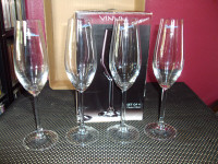 VINUM BRILLIANT SET OF 4 CHAMPAGNE GLASSES