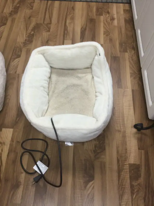 Pet beds in Accessories in Saskatoon - Image 2