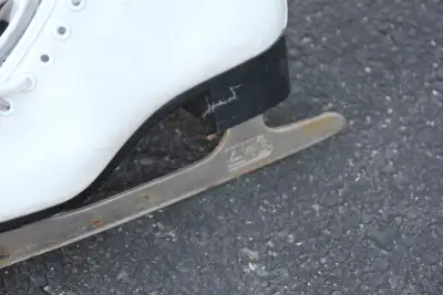 Jamie Sale & David Pelletier Figure Skates Size 7, View more