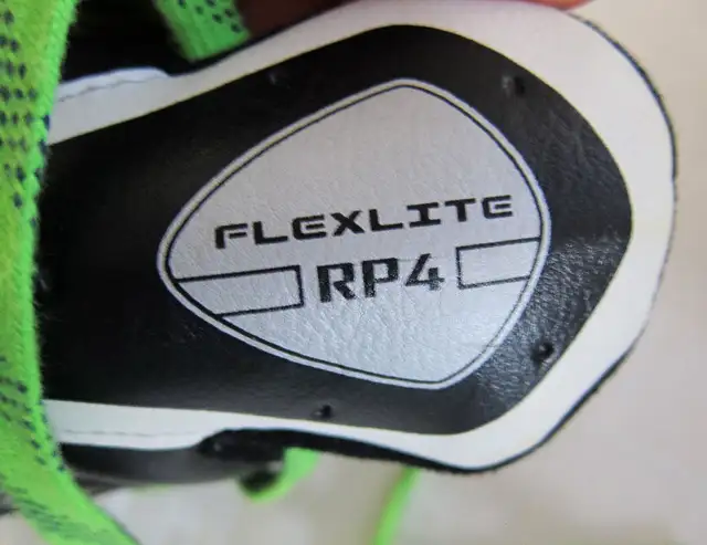 BAUER SKATES FOR KIDS BOY 5 TO 8 YRS OLD SIZE 2 in Hockey in Ottawa - Image 11