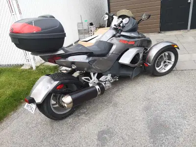 Spyder RS 2011 semi automatique 5 vitesse 41800km