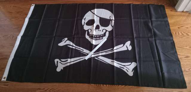 JOLLY ROGER PIRATE FABRIC SKULL AND CROSSED BONES FLAG 34X59 IN. in Other in Mississauga / Peel Region