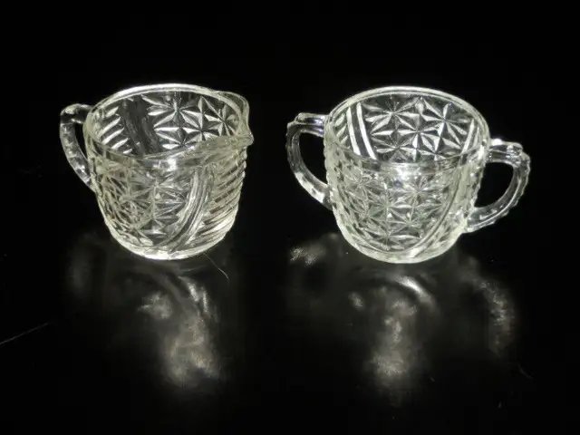 Sucrier et crémier en verre dépression par Anchor Hocking co. in Other in Longueuil / South Shore - Image 2