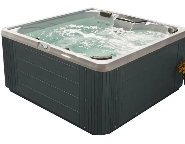 hot tub movers& Hot shot delivery62863711099650122