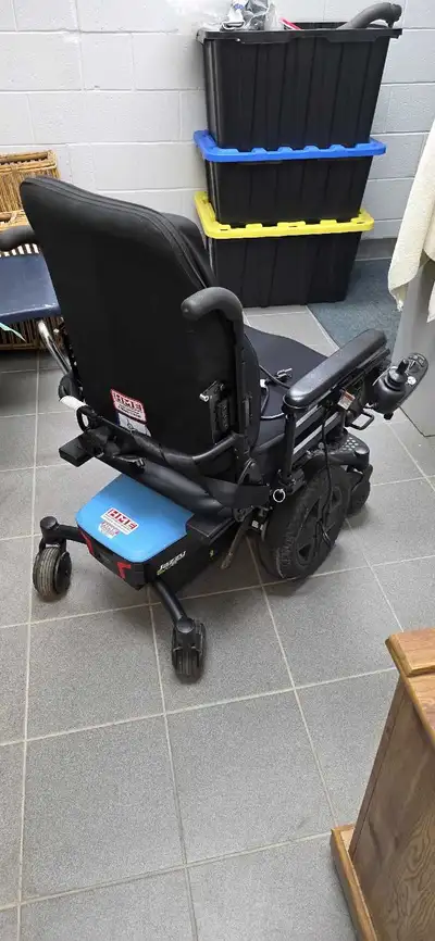 Mobility Heavy Duty Wheel Chair. Jazzy EVO 613. Selling for my Grandmother, as she wasn't able to us...