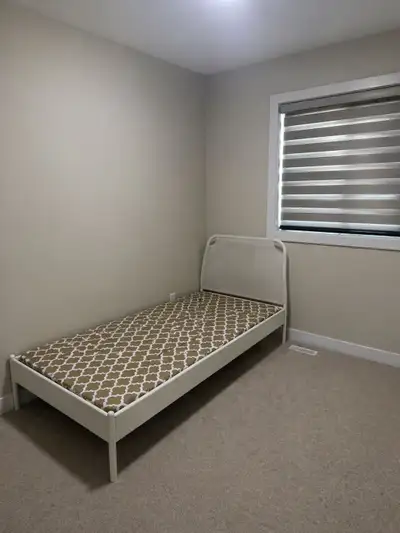 Single bedroom with private washroom available in a convenient location, very close to Northgate Mal...